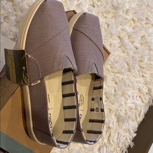 TOMS Classic shoe